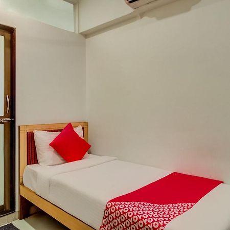 Oyo Flagship 572 Santacruz West Hotell Mumbai Exteriör bild
