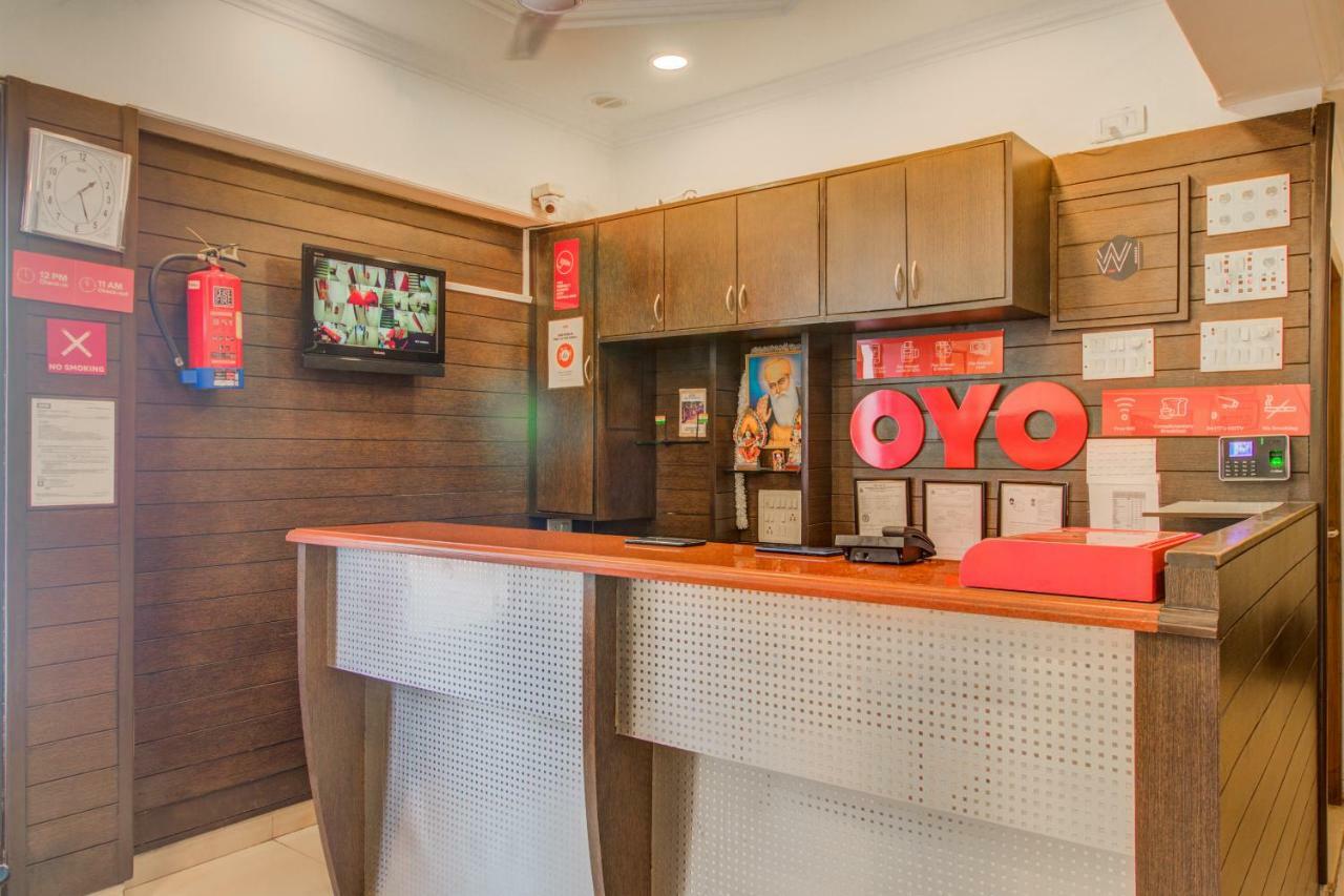 Oyo Flagship 572 Santacruz West Hotell Mumbai Exteriör bild